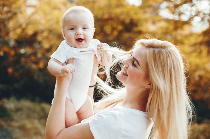  Rambut  Bayi Rontok  Normalkah  Moms Perlu Waspada Terhadap 