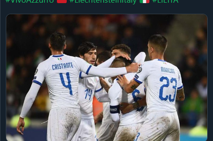 Para pemain timnas Italia melakukan selebrasi dalam laga Grup J Kualifikasi Euro 2020 melawan timnas Liechtenstein di Rheinpark Stadion, Selasa (15/10/2019).