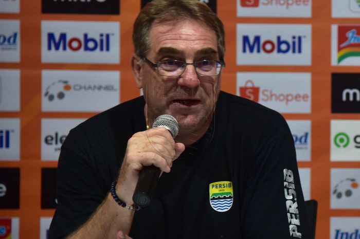 Pelatih Persib Bandung, Robert Rene Alberts, mengungkapkan kunci kemenangan timnya atas Persebaya Surabaya pada pekan ke-23 Liga 1 2019.