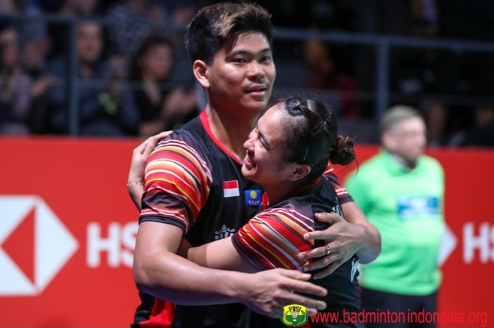 Pasangan ganda campuran Indonesia, Praveen Jordan/Melati Daeva Oktavianti merayakan kemenangan setelah melibas pasangan asal China pada Denmark Open 2019, Minggu (20/10/2019).