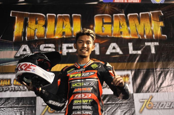 Pebalap asal Malang, Farudila Adam, keluar sebagai juara putaran keempat Supermoto 76 Trial Game Asphalt 2019 kelas Free For All (FFA) di Stadion Kanjuruhan, Kepanjen, Kabupaten Malang, Jawa Timur.