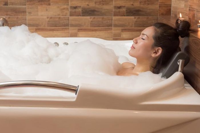 Rekomendasi Sabun Mandi Cair dengan Aroma Bunga Segar