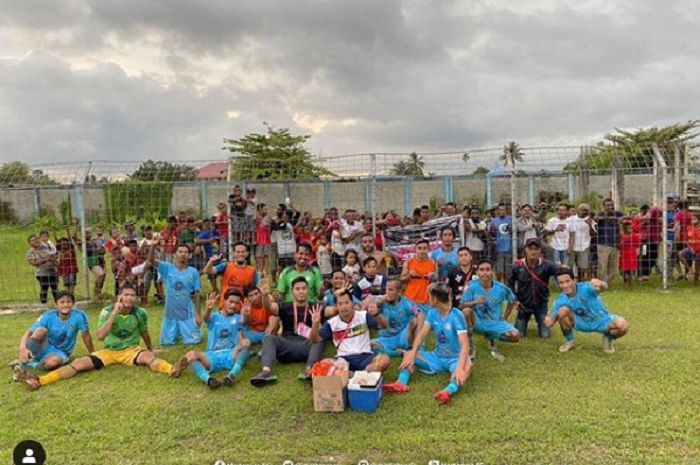 Sukacita para pemain Martapura FC seusai menang atas tuan rumah Persewar Waropen untuk lolos ke 8 besar Liga 2 2019 di Stadion Cendrawasih, Biak, 21 Oktober 2019.