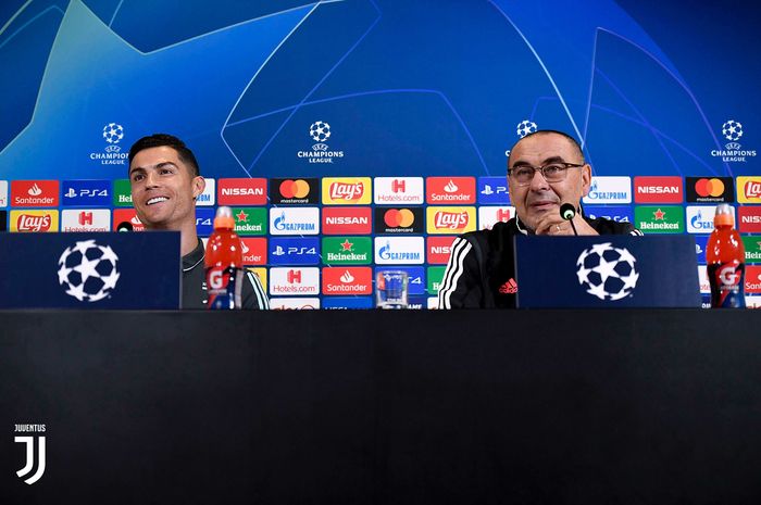 Megabintang Juventus, Cristiano Ronaldo dan pelatih Maurizio Sarri, dalam sesi interviu jelang laga Liga Champions versus Lokomotiv Moskwa pada 22 Oktober 2019.