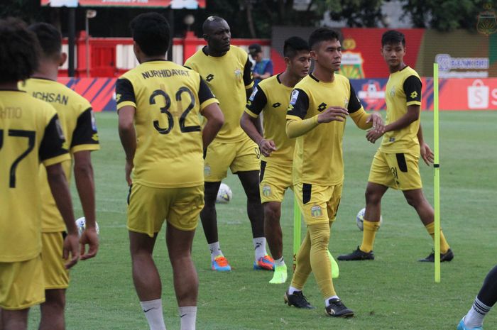 Latihan resmi Bhayangkara FC di Stadion PTIK, Jakarta Selatan, Selasaa (22/10/2019), dalam persiapan menghadapi Persib Bandung.