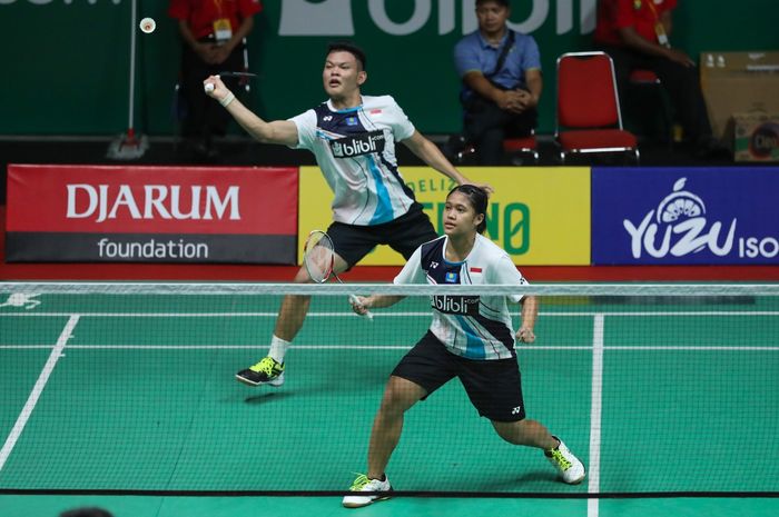 Pasangan Andre Timotius Tololiu/Dinda Dwi Cahyaning saat berlaga di ajang Indonesia International Challenge 2019 di GOR Djarum Magelang Selasa (22/10/2019)