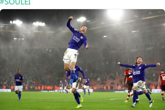 Striker Leicester City, Jamie Vardy, merayakan gol yang dicetak ke gawang Southampton dalam laga Liga Inggris di Stadion St. Mary's, Jumat (25/10/2019).