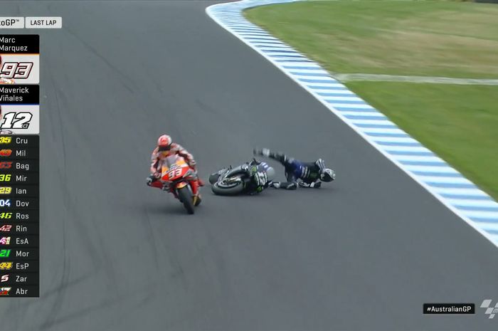 Maverick Vinales crash saat berduel dengan Marc Marquez di lap terakhir MotoGP Australia 2019, Minggu (27/10/2019).