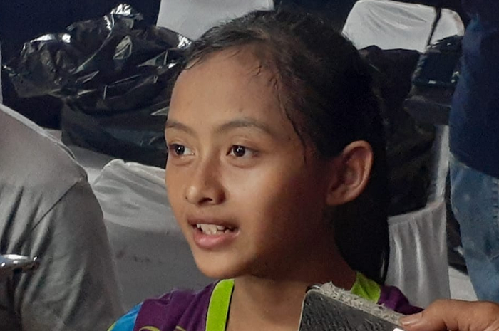 Tanaya Rafiyah Darojat, peserta peraih Super Tiket U-13 Putri asal Karanganyar, saat diwawancarai rekan media di GOR. RM. Said, Karanganyar, Jawa Tengah, Selasa (29/10/2019).