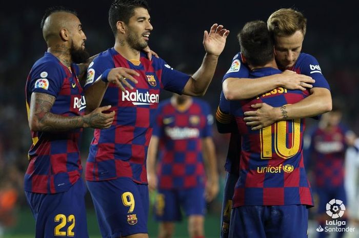 Penyerang Barcelona, Lionel Messi, merayakan golnya ke gawang Real Valladolid di Camp Nou, Selasa (29/10/2019).
