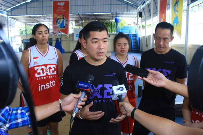 Manajer tim 3x3 putri SEA Games 2019, Norman Sebastian, berbicara dengan wartawan di Jakarta, Kamis (31/10/2019).