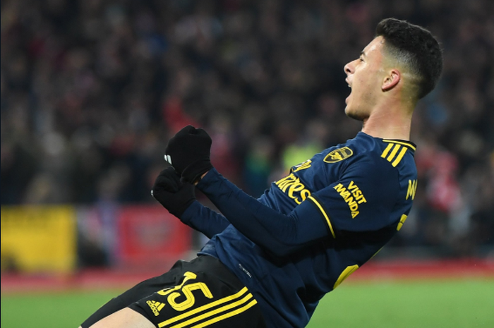 Pemain muda Arsenal, Gabriel Martinelli sedang merayakan gol yang ia cetak di laga melawan Liverpool, Kamis (31/10/2019)