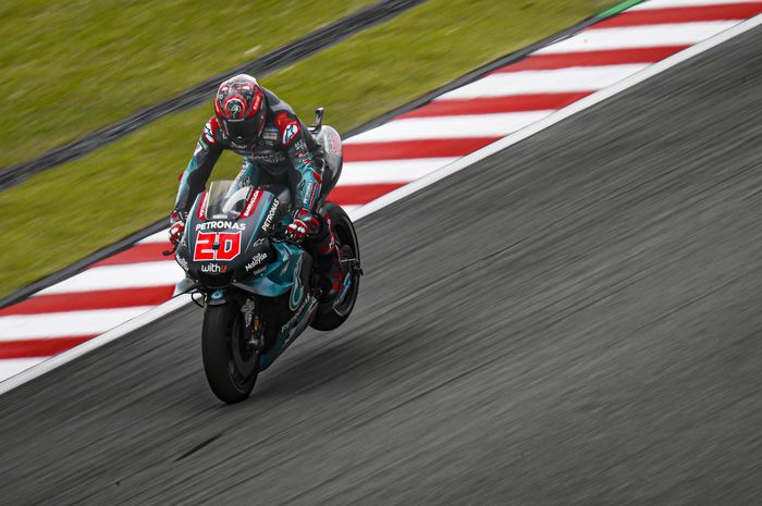 Pembalap Petronas Yamaha SRT, Fabio Quartararo, saat menjalani hari pertama seri balap MotoGP Malaysia di Sirkuit Sepang, Jumat (1/11/2019).