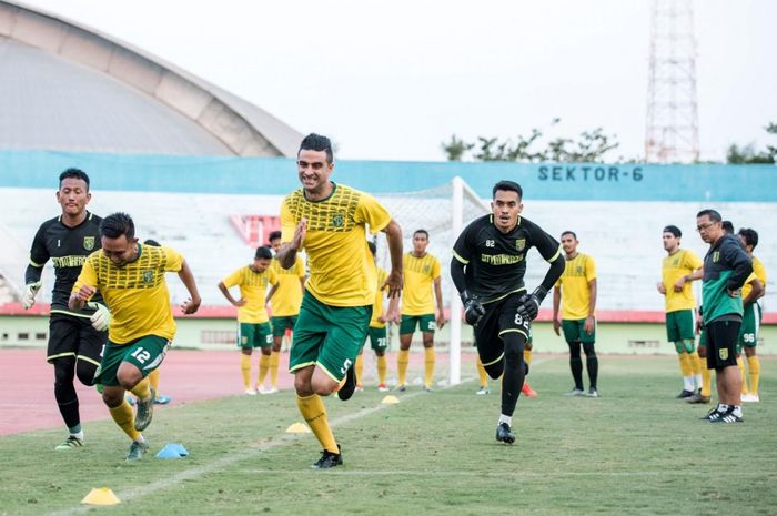 Suasana latihan Persebaya Surabaya menjelang laga kontra Tira-Persikabo pada pekan ke-27 Liga 1 2019.