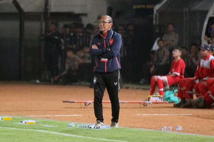 Pelatih PSIS, Bambang Nurdiansyah, saat mendampingi timnya di laga melawan Persib Bandung, Rabu (6/11/2019). 