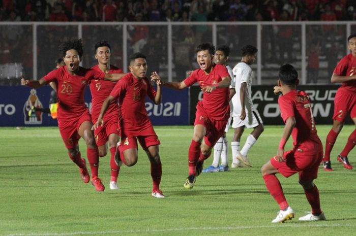 Skuad timnas U-19 Indonesia merayakan gol ke gawang timnas U-19 Timor Leste, Rabu (6/11/2019).