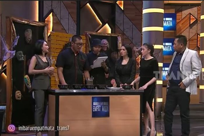 Om Hao saat diundang ke Ini Baru Empat Mata untuk mendeteksi makanan yang diduga diberi <a href='https://palembang.tribunnews.com/tag/jin-penglaris' title='jin penglaris'>jin penglaris</a>