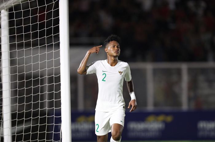 Selebrasi bek sayap timnas U-19 Indonesia, Bagas Kaffa, setelah mencetak gol ke gawang Hong Kong dalam lanjutan Kualifikasi Piala Asia U-19 2020 di Stadion Madya, Jumat (8/11/2019).