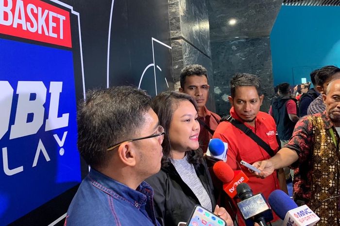 Direktur DBL, Masany Audri, berbicara kepada wartawan pada konferensi pers Main Basket bareng KFC powered by DBL Play di Jakarta, Jumat (8/11/2019)