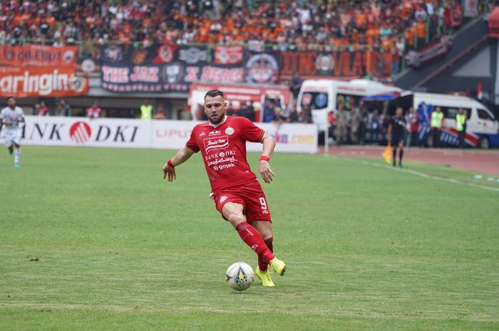 Aksi pemain Persija Jakarta, Marko Simic pada kontra Tira-Persikabo di Stadion Patriot Chandrabhaga, Kota Bekasi, Minggu (3/11/2019).  