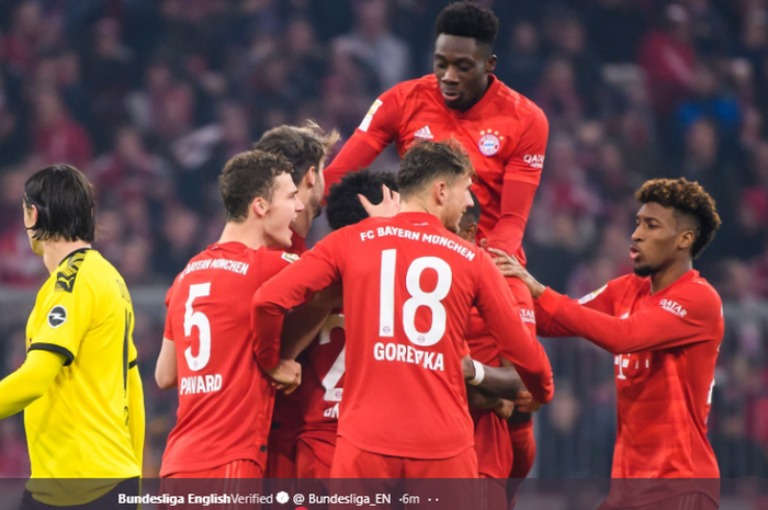Pemain Bayern Muenchen sedang melakukan selebrasi gol keempat mereka ke gawang Borussia Dortmund, Minggu (10/11/2019)