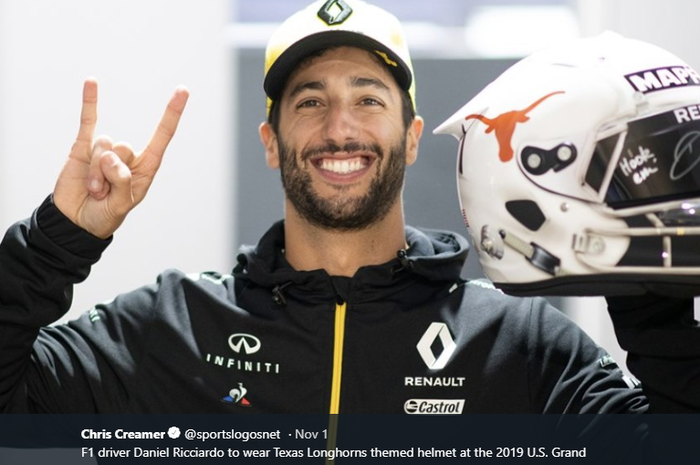 Pembalap Renault, Daniel Ricciardo, memamerkan helm spesial yang dikenakannya pada balapan F1 GP Amerika Serikat 2019.