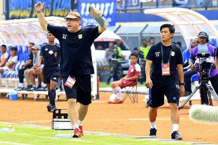 Robert Alberts dalam laga Persib Bandung vs Arema FC di lanjutan Liga 1 2019 di Stadion Si Jalak Harupat, Bandung, 12 November 2019.