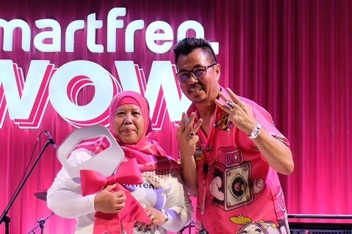Miftahul Jannah saat menerima hadiah rumah