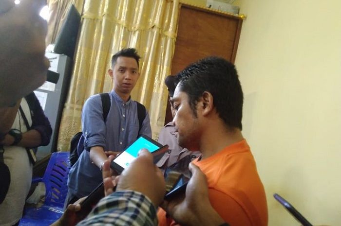 Pelaku berinisial AR saat wawancara awak media di Kantor Polresta Samarinda, Senin (11/11/2019).