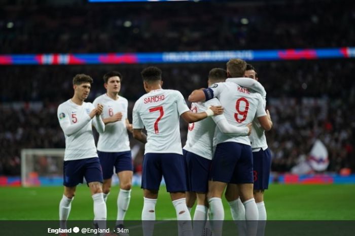 Para pemain timnas Inggris merayakan gol ketiga Harry Kane dalam pertandingan melawan Montenegro pada Kualifikasi Euro 2020 di Stadion Wembley, Kamis (14/11/2019) atau Jumat dini hari WIB.