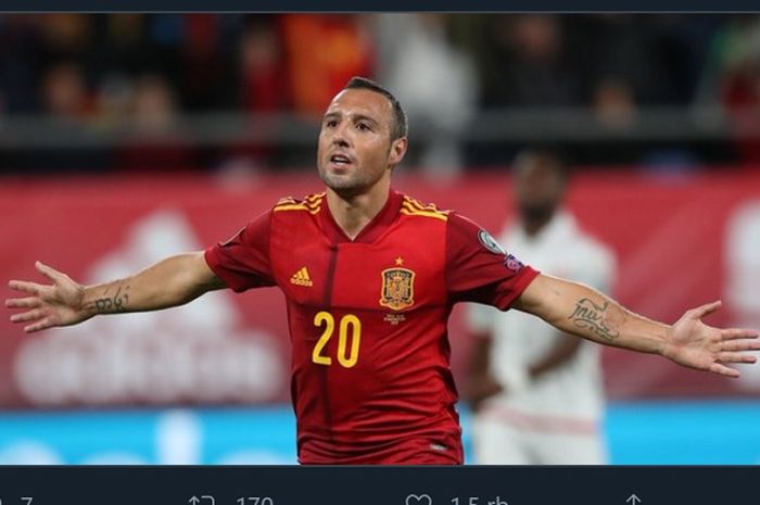 Pemain timnas Spanyol, Santi Cazorla. 