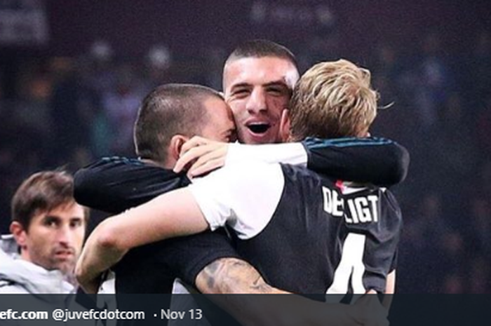 Trio bek Juventus, Matthijs de Ligt (Kanan), Merih Demiral (Tengah), Leonardo Bonnuci (Kiri).