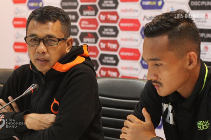 Pelatih PSMS Medan, Jafri Sastra, memberikan komentar saat konferensi pers jelang laga kontra Persita Tangerang pada babak delapan besar Liga 2 2019.