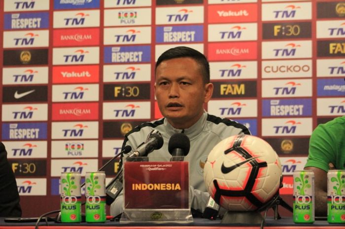 Asisten pelatih Timnas Indonesia, Yeyen Tumena