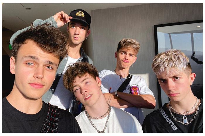 Tiba di Indonesia, Boyband AS Why Don't We Kibarkan Bendera Merah Putih