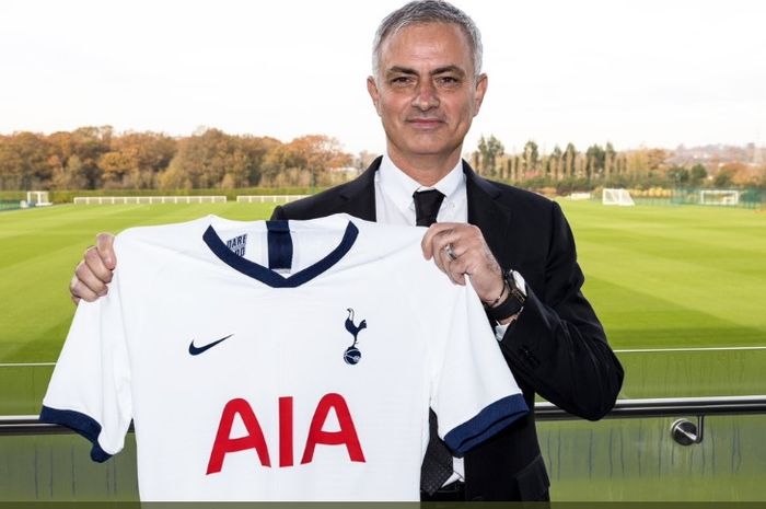 Jose Mourinho resmi dikontrak oleh Tottenham Hotspur dengan durasi kontrak hingga 2023.