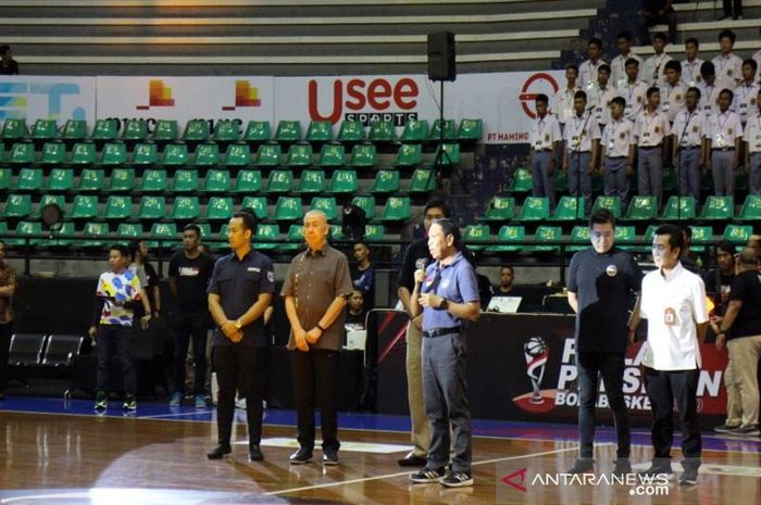 Menteri Pemuda dan Olahraga (Menpora) Zainudin Amali saat membuka kejuaraan basket Piala Presiden di GOR Sritex Arena, Solo, Rabu (20/11/2019) petang.