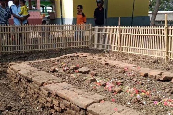 Makam muncul sendiri