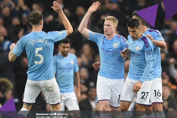 Para pemain Manchester City merayakan gol yang dicetak oleh Kevin De Bruyne (tengah) saat melawan Chelsea pada pertandingan Liga Inggris, Sabtu (23/11/2019).