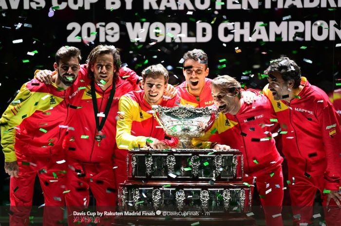Selebrasi tim Spanyol saat menjuarai Piala Davis 2019