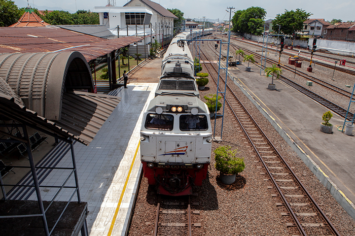 Kota Awal Kereta Api Menderu Semua Halaman National