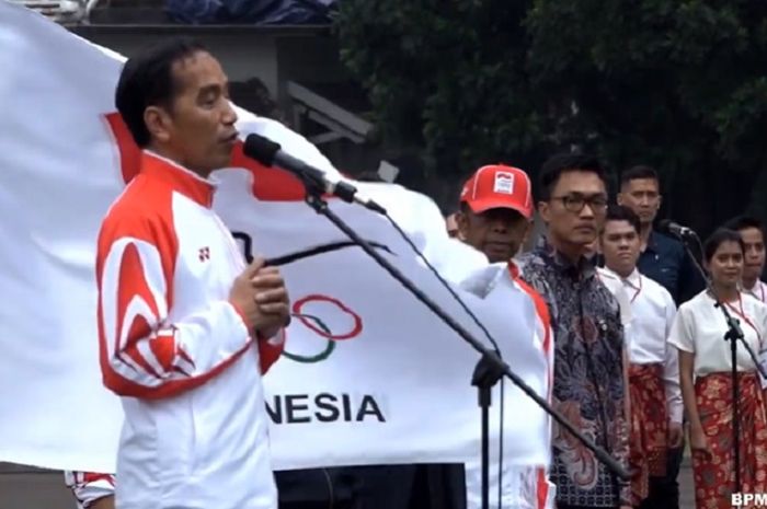 Momen saat Presiden Republik Indonesia, Joko Widodo, melepas kontingen Indonesia untuk SEA Games 2019 di Istana Kepresidenan Bogor, Rabu (27/11/2019)