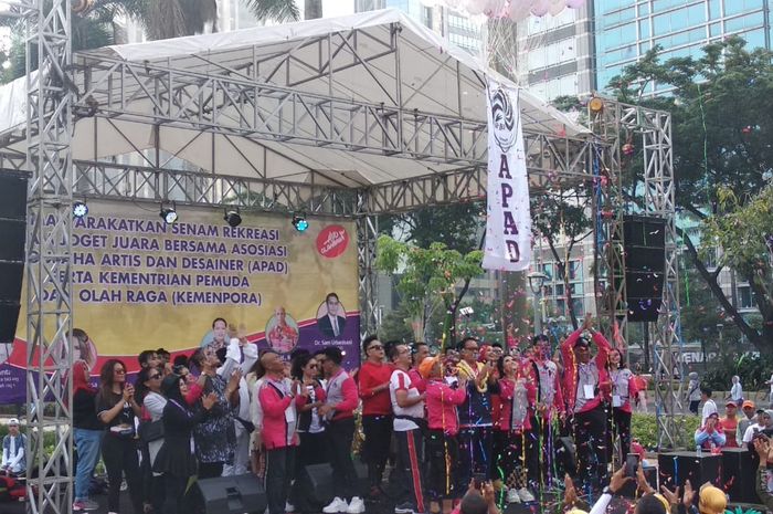 Kemenpora bersama dengan APAD meresmikan senam joget juara di SUGBK, Senayan, Jakarta Pusat, Minggu (1/12/2019)