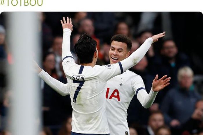 Gelandang Tottenham Hotspur, Dele Alli, merayakan golnya bersama Son Heung-Min dalam laga Liga Inggris melawan Bournemouth di Tottenham Hotspur Stadium, Sabtu (30/11/2019).