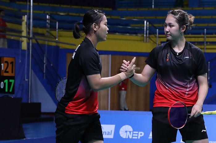 Ganda putri Indonesia, Siti Fadia Silva Ramadhanti/Ribka Sugiarto, tampil pada final beregu putri SEA Games 2019 di Filipina, Selasa (3/12/2019)