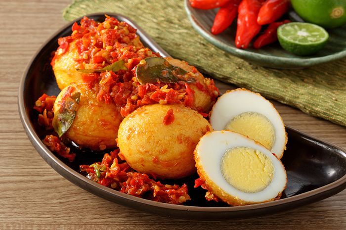 Telur Balado (eggs in balado sambal) is protein powerhouse that can make your body energized for a whole day!
