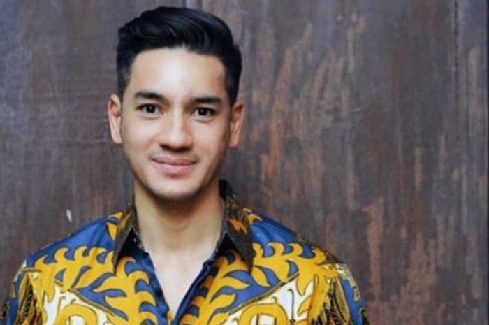 Andrew White prefers to embrace social media comments