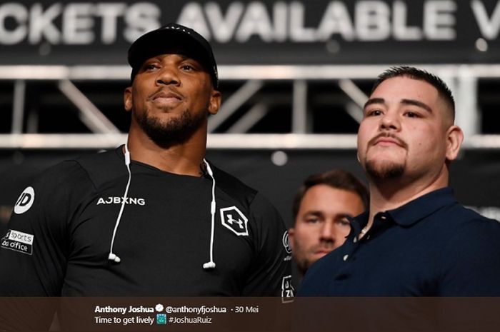 Anthony Joshua (kiri) dan Andy Ruiz Jr (kanan) akan melakoni pertandingan ulang pada Sabtu (7/12/2019). 