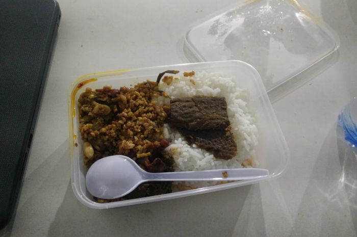 Menu makanan yang diantar pihak CdM Indonesia saat SEA Games 2019, Filipina, Rabu (4/12/2019).