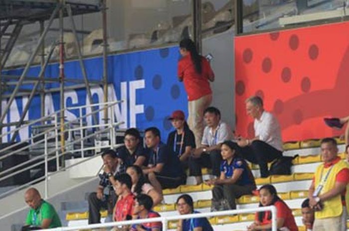Tiga asisten pelatih Vietnam, Park Hang-seo, menghadiri laga timnas U-22 Indonesia vs Myanmar di semifinal SEA Games 2019, Sabtu (7/12/2019).